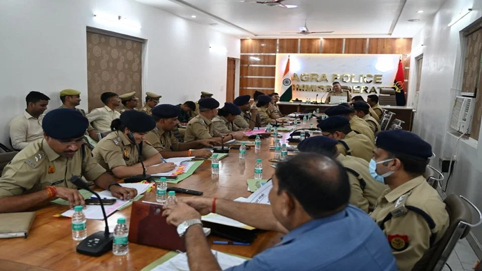 आगरा: नवरात्रि व राम बरात पर ड्रोन से निगरानी, हेल्पलाइन 1090/181/112 सक्रिय
