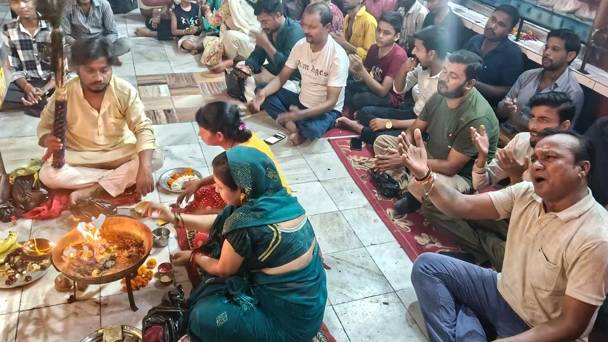 बलरामपुर: बारिश के बीच संकट मोचन हनुमानगढ़ी में सुंदरकांड पाठ और हवन