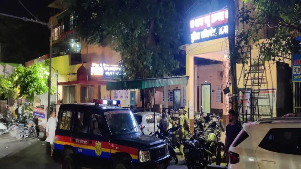 आगरा: युवती से बातचीत के शक पर स्कूटी सवार छात्र पर हमला, सिर पर लोहे की रॉड से प्रहार