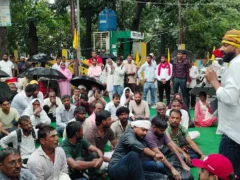 मुज़फ्फरनगर: कश्यप समाज ने 16 जातियों को एससी सूची में शामिल करने की मांग को लेकर धरना