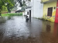 लखीमपुर खीरी: बनबसा बैराज से 80 हजार क्यूसेक से अधिक पानी छोड़ा गया