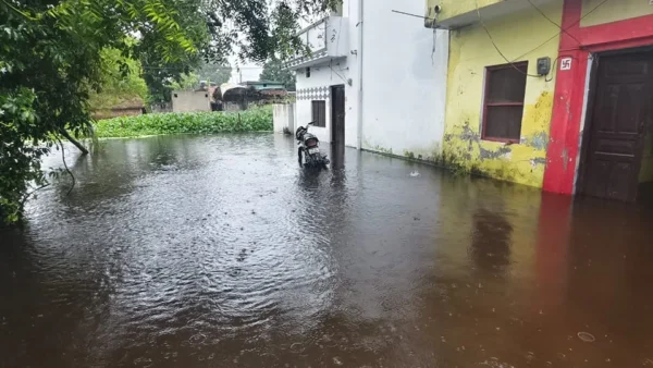 लखीमपुर खीरी: बनबसा बैराज से 80 हजार क्यूसेक से अधिक पानी छोड़ा गया