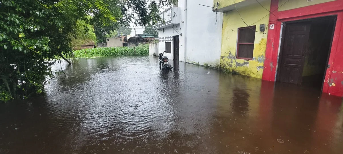लखीमपुर खीरी: बनबसा बैराज से 80 हजार क्यूसेक से अधिक पानी छोड़ा गया