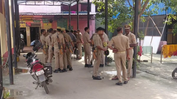 वाराणसी: शास्त्री घाट पर यूजीसी विरोधी अनशन सुबह 3:30 बजे पुलिस ने तुड़वाया, एक भर्ती
