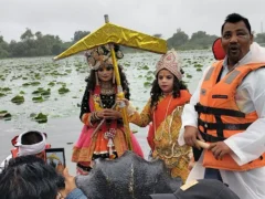 हमीरपुर मौदहा: कंस डोला के साथ शोभायात्रा निकली, झांकियों ने मन मोहा