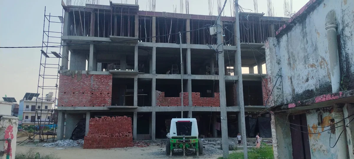 अम्बेडकरनगर: 14 करोड़ के 40 आवासों में लापरवाही, एक्सईएन का अतिरिक्त कार्यभार हटाया गया
