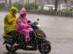 लखनऊ: 42 घंटे से लगातार बारिश, 35 जिलों में भारी बारिश का अलर्ट जारी