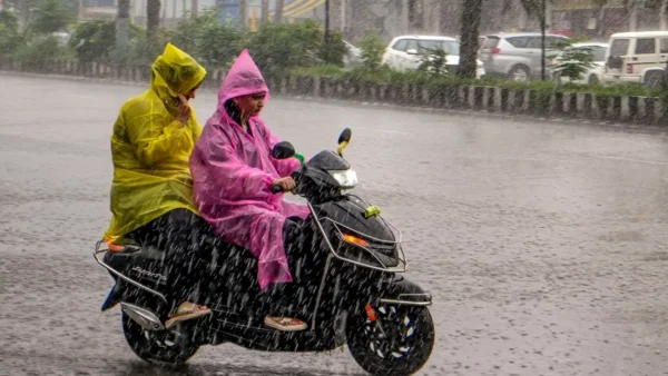 लखनऊ: 42 घंटे से लगातार बारिश, 35 जिलों में भारी बारिश का अलर्ट जारी
