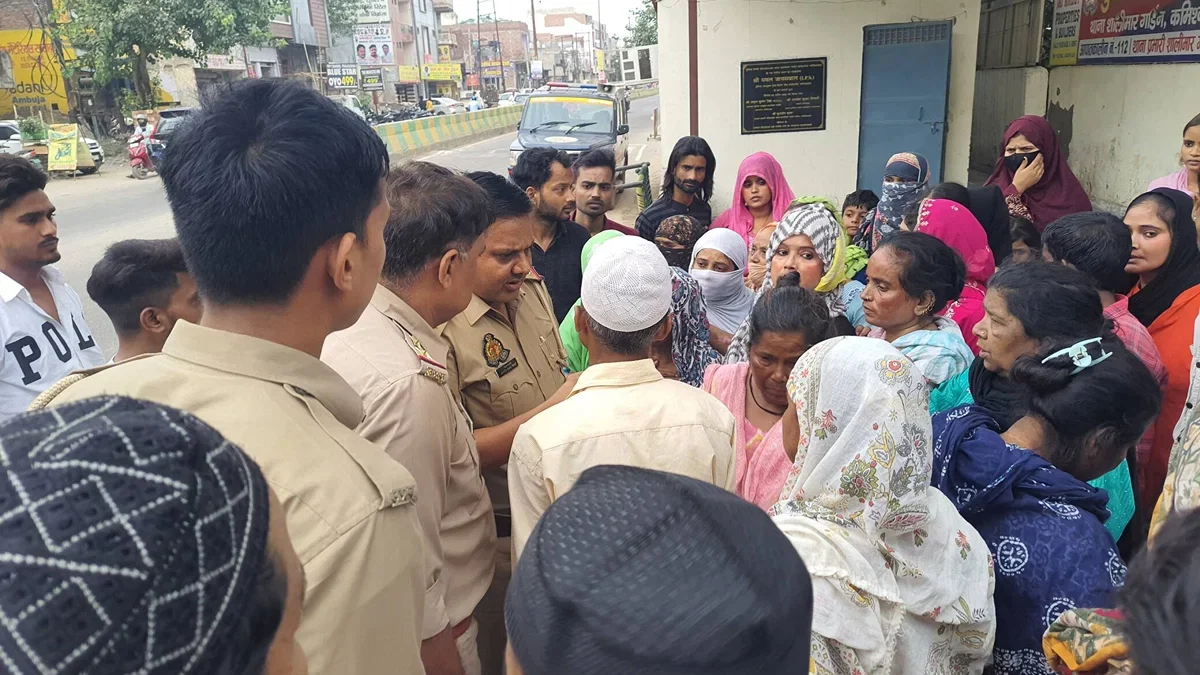 गाज़ियाबाद: इलाज के दौरान युवक की मौत, परिजन ने डीएलएफ चौकी पर शव रखकर किया जाम