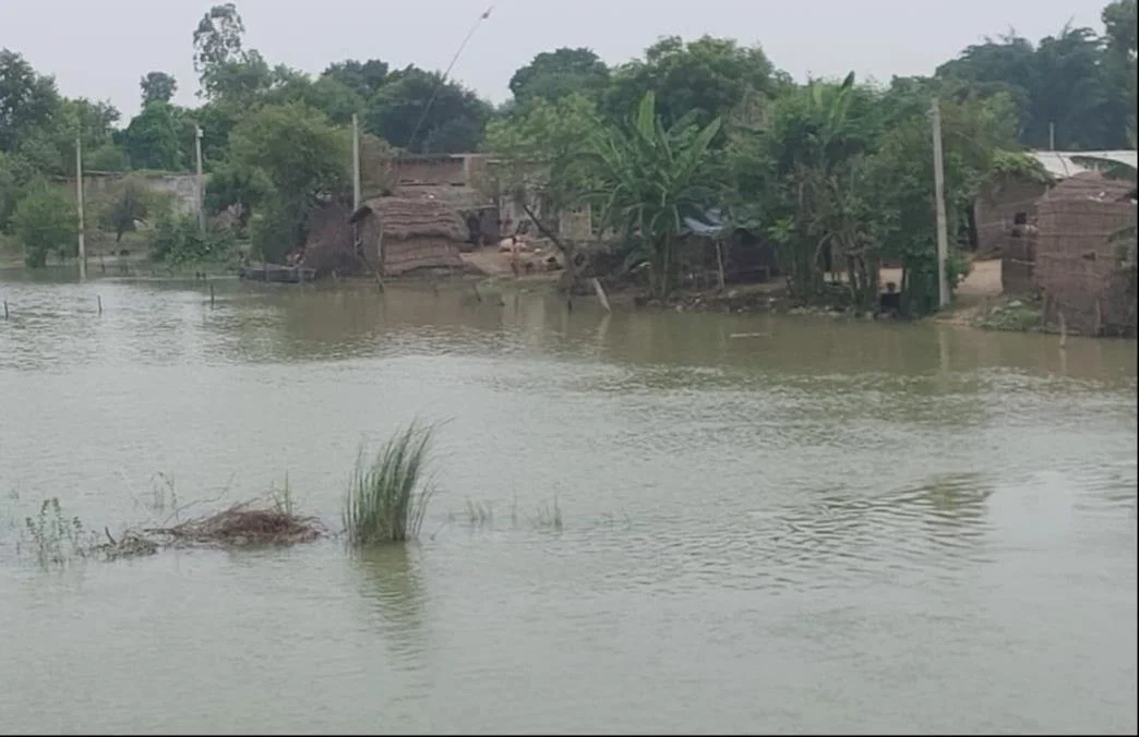 गोंडा: साकीपुर-माझा इलाकों में कटान, सरयू डिस्चार्ज 2,49,481 क्यूसेक