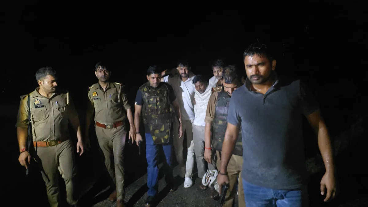 जालौन: देवपुरा माता मंदिर चोरी के तीन आरोपी मुठभेड़ में गिरफ्तार, 26 घंटे बरामद