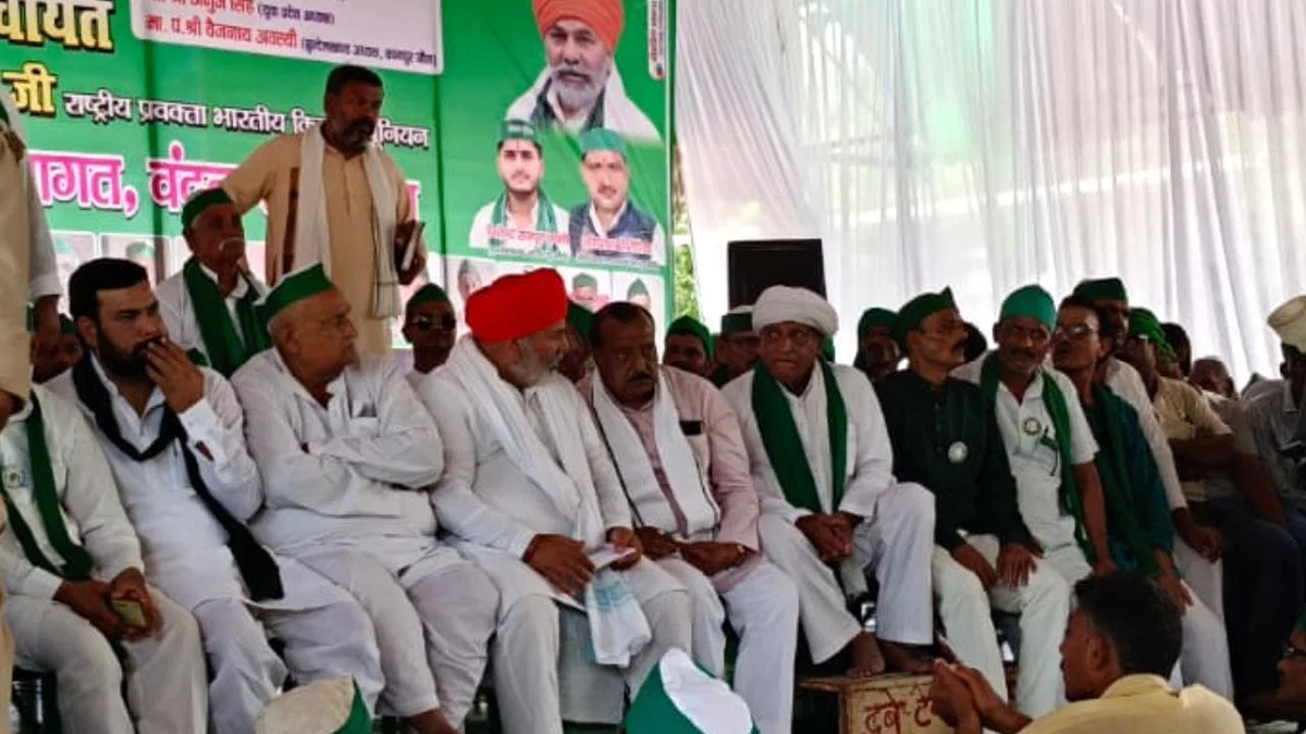 झांसी में किसान महापंचायत: टिकैत ने मुआवजा, कर्जमाफी व चार गुना जमीन-भाव की मांग की