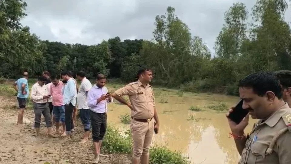 फर्रुखाबाद: कटरा गांव के खनन गड्ढे में दो बच्चे डूबे, 1 शव मिला