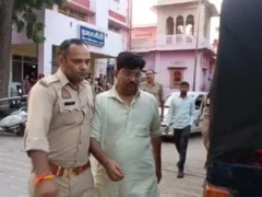मथुरा: सपा नेता राजन रिजवी गिरफ्तार, महिला बैंककर्मी को दिमाग खराब करने वाली चैट के बाद दबोचा