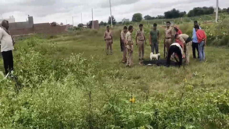 आगरा: खेत के पास मिला 35 वर्षीय प्रदीप का शव, पोस्टमार्टम रिपोर्ट प्रतीक्षित
