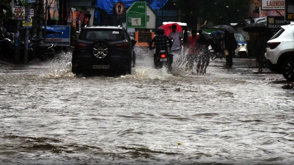 लखनऊ में बारिश थमेगी; बंगाल की खाड़ी का तंत्र कमजोर, सोमवार से घटेगा दायरा