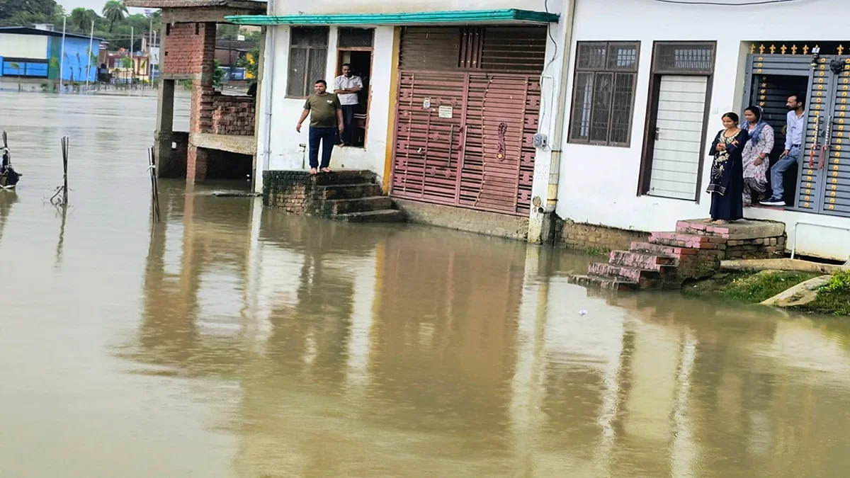 शाहजहांपुर: 40 घंटे में 255 मिमी बारिश, खन्नौत नदी खतरे के करीब