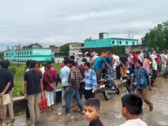 सुल्तानपुर: शाही पुल से अंडा विक्रेता नदी में गिरा, SDRF से तलाश जारी
