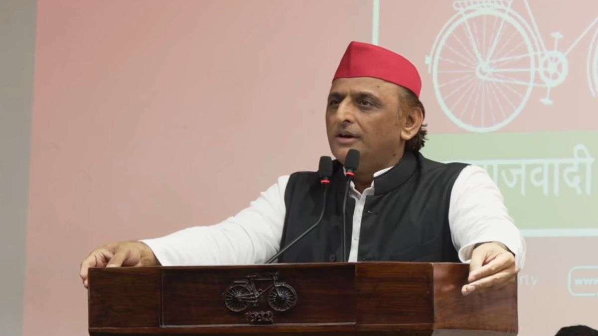 गोरखपुर: जलभराव पर अखिलेश यादव ने सीएम योगी पर तंज, कहा ‘नाव चल रही है’