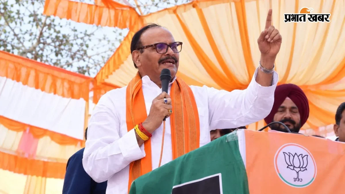 मेरठ: ब्रजेश पाठक ने कहा ‘नौकरी मत करो, ई-रिक्शा ले लो’, बहस छिड़ी