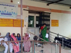इटावा: बारिश से जिला अस्पताल का सीटी स्कैन करीब चार घंटे ठप