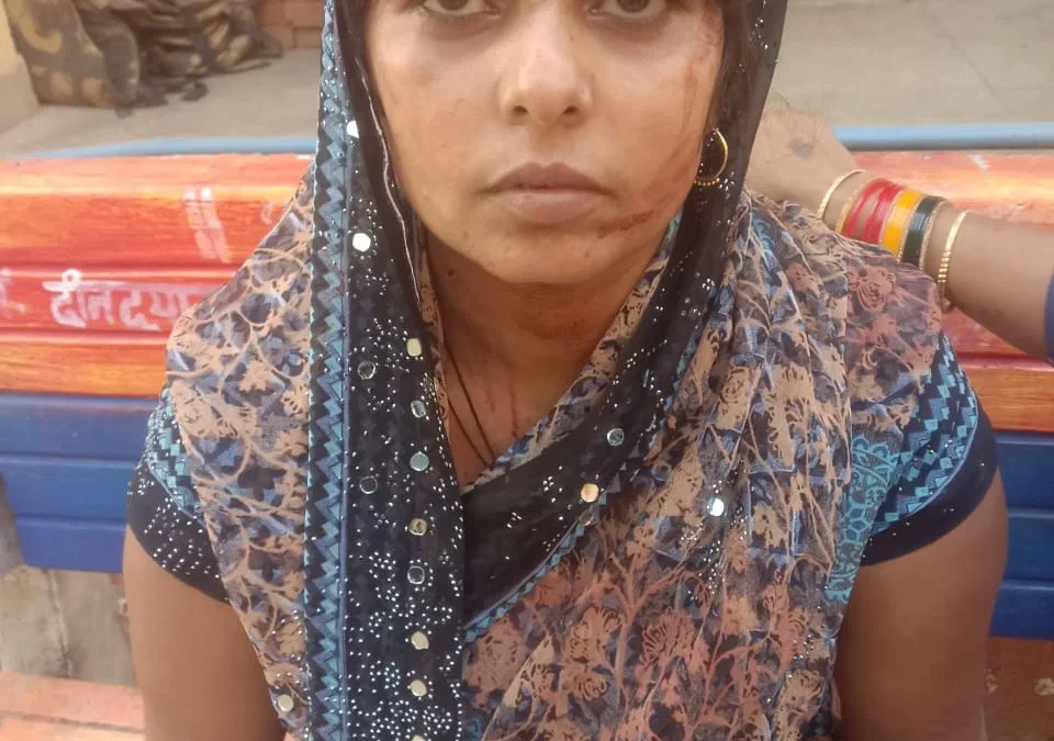 आगरा: गाली-गलौज का विरोध किया तो दंपती व बेटे को पीटा, 3 घायल