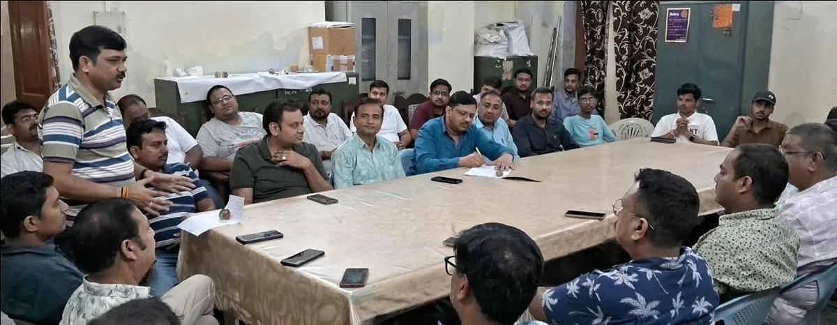 आज़मगढ़: अग्रवाल युवा समाज की नई कार्यकारिणी बनी, आयुष अध्यक्ष और अंबर महामंत्री