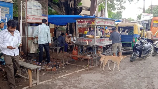 इटावा:बारिश में बच्चों के पेट संक्रमण बढ़े, मरीज 60-70 पहुंचे
