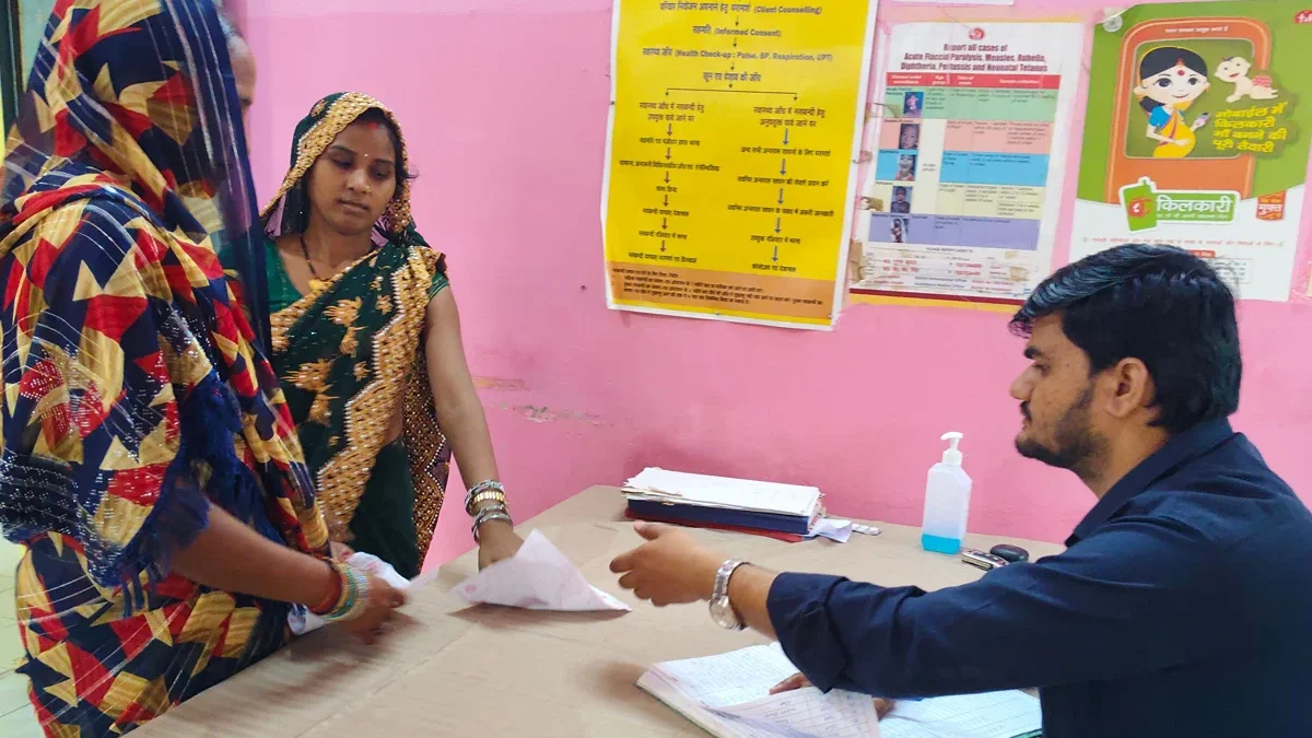 फतेहपुर: मुख्यमंत्री आरोग्य मेले में डॉक्टर नहीं पहुंचे, कई मरीज बिना इलाज लौटे