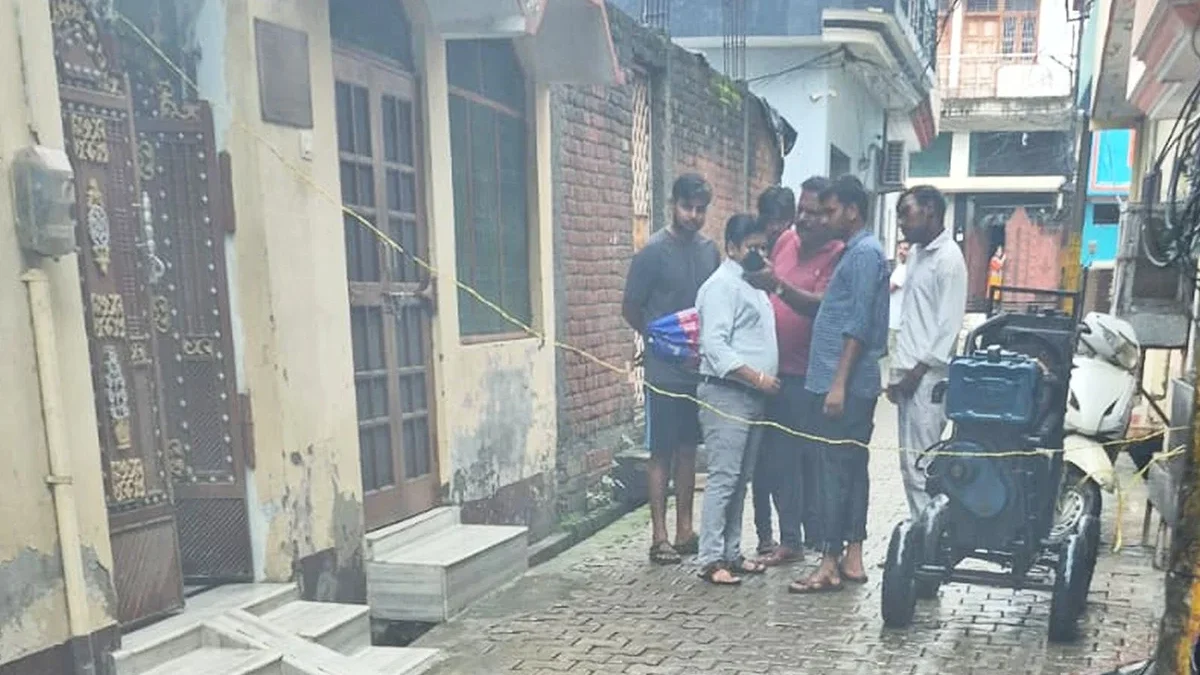 बदायूं: भारी बारिश से बिजली-जल आपूर्ति ठप, लोग जनरेटर पर पानी भरवाने को मजबूर