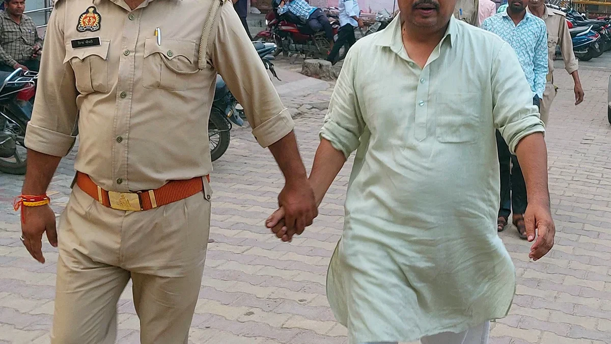 मथुरा: महिला बैंककर्मी को परेशान करने के आरोपी सैयद राजन अहमद रिजवी गिरफ्तार
