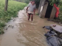 श्रावस्ती: राप्ती का जलस्तर लाल निशान से 115 सेमी ऊपर, तटवर्ती गांव जलमग्न