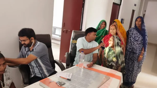 सिद्धार्थनगर: बारिश के बाद 187 मरीजों ने जन आरोग्य मेलों में इलाज कराया, बुखार‑जुकाम सबसे अधिक