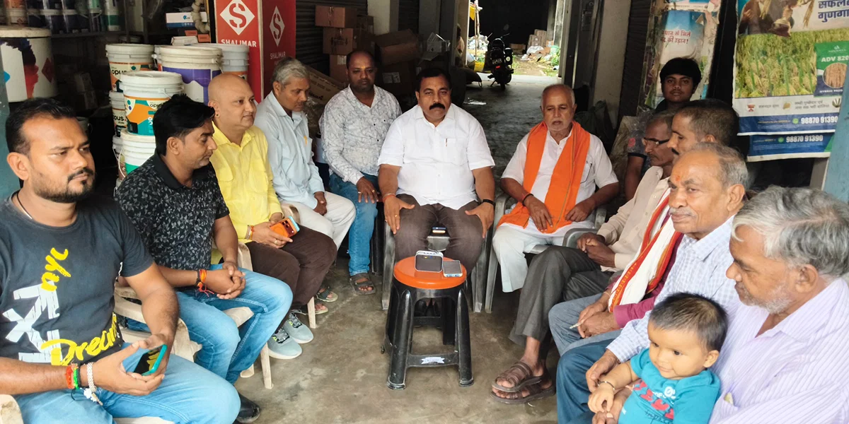 सोनभद्र: बूथ‑17 में कार्यकर्ताओं ने पीएम मोदी की ‘मन की बात’ सुनकर संदेश पहुँचाने का संकल्प लिया