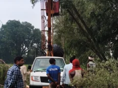 अम्बेडकर नगर: 200 से अधिक गांवों में बिजली बाधित, कई जगह खंभे टूटे