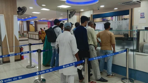 अलीगढ़: तीन दिवसीय बैंक हड़ताल टली, रविवार को 300 करोड़ से अधिक का कारोबार हुआ