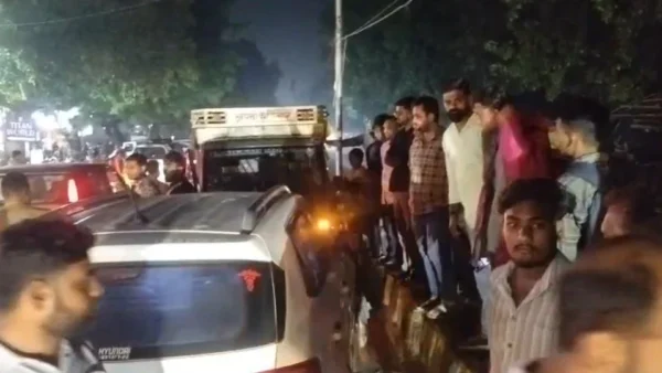 कानपुर नगर: रॉन्ग साइड लोडर से टकराई कार, एक युवक घायल