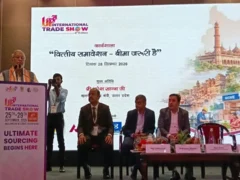 गौतमबुद्ध नगर (नोएडा): सुरेश खन्ना बोले, ग्रामीणों तक बीमा की जानकारी पहुँचना जरूरी