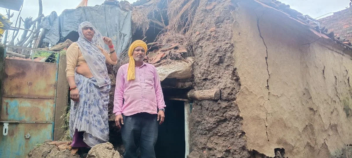 जालौन: 48 घंटे की nonstop बारिश से एक दर्जन से अधिक मकान क्षतिग्रस्त, लोग पंचायत भवनों में ठहरे