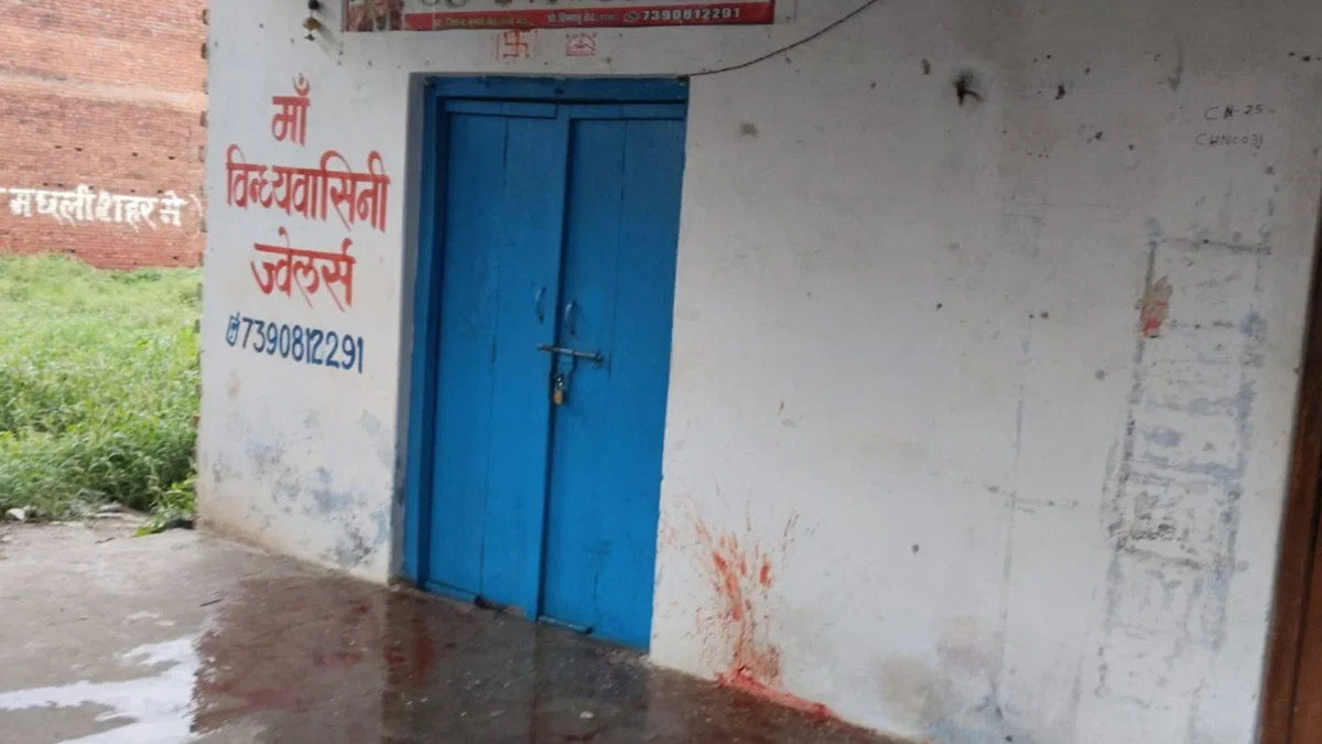 जौनपुर: सराफा दुकान में लूट के बाद अधेड़ उदयराज की सिर कुचकर हत्या