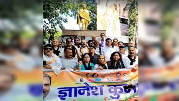 प्रयागराज: सांसद उज्ज्वल रमण सिंह के नेतृत्व में कांग्रेस ने चुनाव आयोग के खिलाफ प्रदर्शन, इस्तीफे की मांग