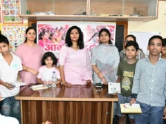 फिरोजाबाद: आकांक्षा समिति ने बालगृह में बच्चों से संवाद कर पठन‑पाठन सामग्री बांटी