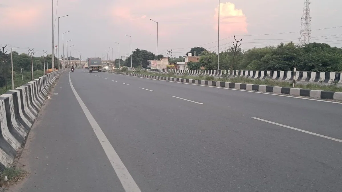 झांसी: झांसी, कानपुर हाईवे पर ओवरलोड वाहनों को बिना रुकावत तौलने के लिए सेंसर लगेगा
