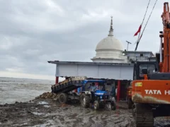 बाराबंकी: सरयू में 150 साल पुरानी मस्जिद और 15 मकान नदी में समाए