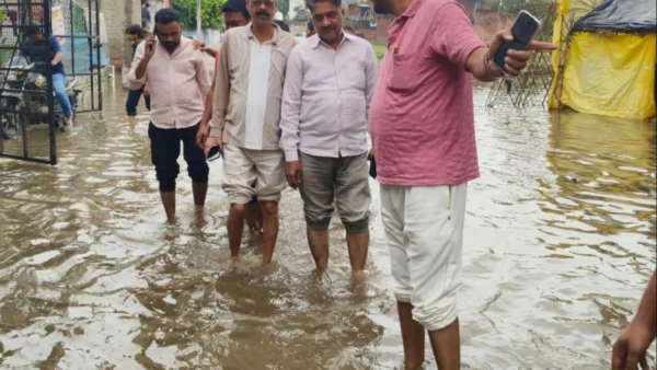 बाराबंकी: फतेहपुर-सतरिख में बारिश से 300 घर जलभराव से प्रभावित