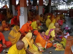 मिर्ज़ापुर: पितृपक्ष में गया श्राद्ध के लिए तीन पीढ़ियों ने इकठ्ठा किए अक्षत-चावल