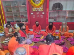 प्रतापगढ़: महंत नरेंद्र गिरि की 5वीं पुण्य स्मरण बेला पर 1,000 से अधिक संत जुटे