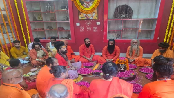 प्रतापगढ़: महंत नरेंद्र गिरि की 5वीं पुण्य स्मरण बेला पर 1,000 से अधिक संत जुटे