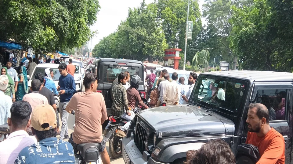 मैनपुरी: ब्राह्मण नेता किशन दुबे गिरफ्तार, समर्थकों का 25 मिनट तक थाना घेराव