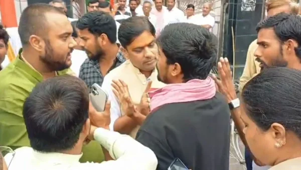 रायबरेली: शहीद चौक पर युवाओं व भाजपाइयों में नोकझोंक, पुलिस ने शांत किया